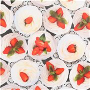 Tela oxford laminada con postre de fruta fresas rojas nata montada