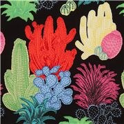 Tela negra con plantas de cactus de colores