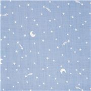 Tela gasa doble azul claro con peque&ntilde;as estrellas y lunas blancas