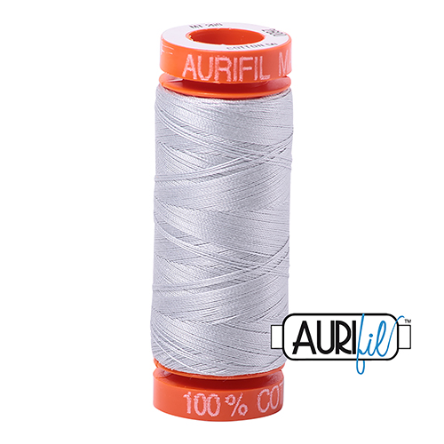50wt Petite Bobine Gris Colombe 2600 Fil De Coton par Aurifil