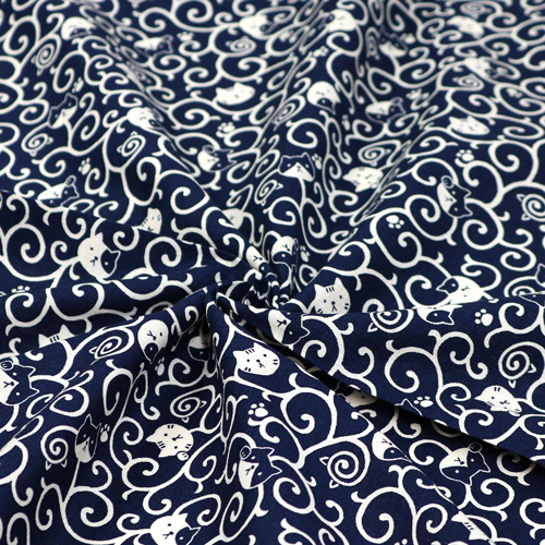 Katze Mit Wirbelndem Karakusa-Muster Traditionelles Furoshiki 2