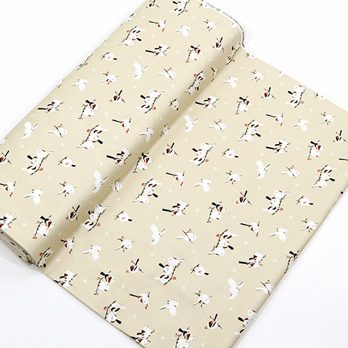 Adorables Oiseaux Shimaenaga Moelleux Sur Une Branche 3
