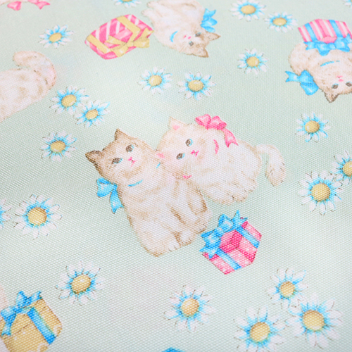 Hübsche Katzen Präsentieren Schleifen und Gänseblümchen 5