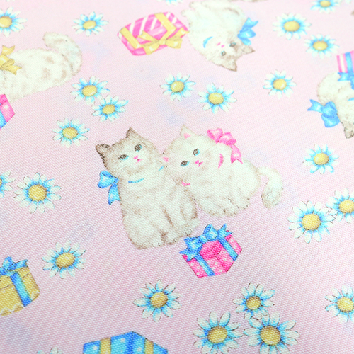 Hübsche Katzen Präsentieren Schleifen und Gänseblümchen 5