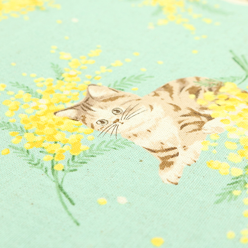 Getigerte Katze Kätzchen Gelbe Blumen Zweige 5