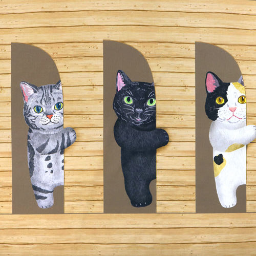 Chats Regardant � Travers La Porte Avec Panneau Marron Tissu par Kokka