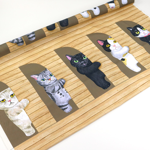 Chats Regardant � Travers La Porte Avec Panneau Marron 3