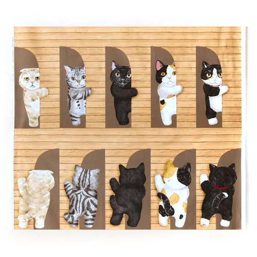 Chats Regardant � Travers La Porte Avec Panneau Marron 4