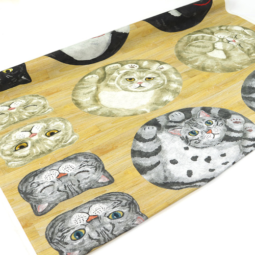 Gatos Maru Acurrucados Sobre Panel De Madera 3