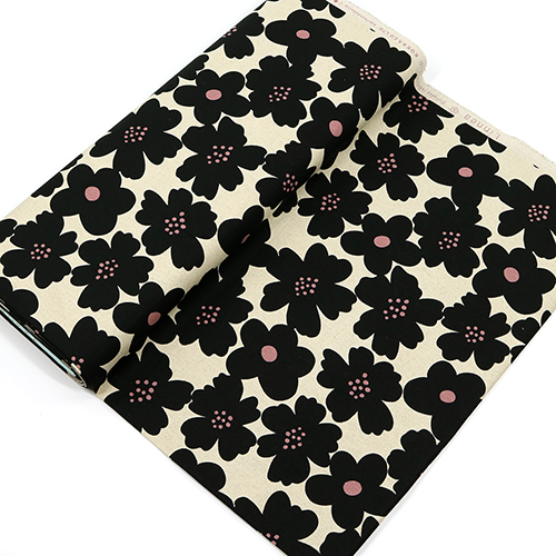 Linnea Fleurs Noires En Gras 3