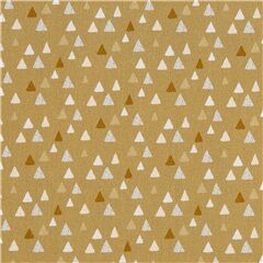 Tissu en coton marron avec des triangles blancs, gris et beige Tissu par Michael Miller