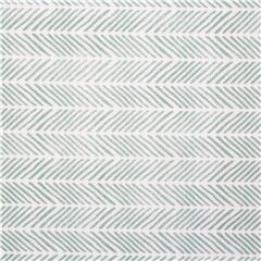 Tissu en coton blanc avec des chevrons vert pastel Tissu par Michael Miller