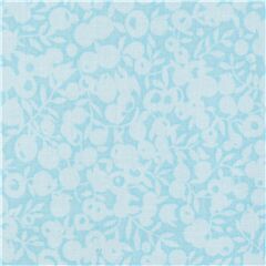 Tissu avec des baies et des brindilles bleu glacier Tissu par Liberty Fabrics