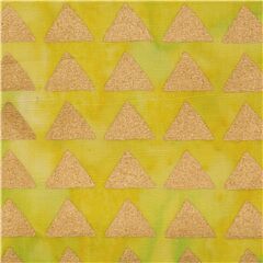 Tela batik sarong algodn amarillo despintado con tringulos dorados Tela de Michael Miller