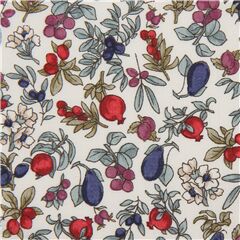 hellcremefarbener Batist mit Obst Beeren aus Japan Stoff von Japanese Indie