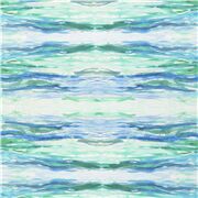 Tissu en coton bleu-vert avec des rayures ondulées comme une rivière