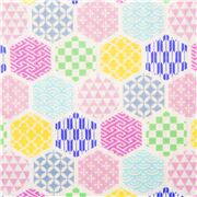 Tissu Dobby avec des hexagones pastel et multicolores aux motifs traditionnels