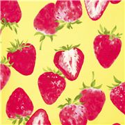 Tissu japonais jaune avec des fraises rouges en train de tomber