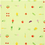 Tissu vert pâle petits légumes et fruits mignons et colorés