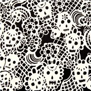 Tissu noir coton avec des napperons têtes de mort en sucre blanc