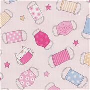 Tissu double gaze en coton rose avec des chats et des masques