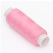 Bobine de fil rose clair 45