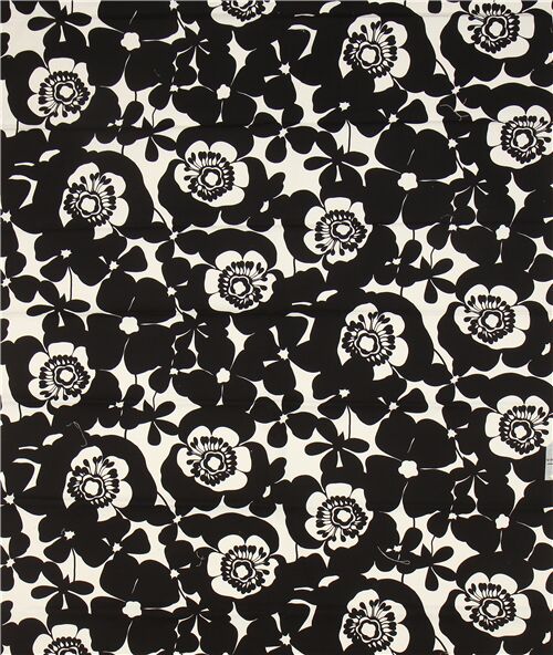 Remnant (47 x 114 cm) - Alexander Henry cream heavy oxford fabric with big black flowers 2