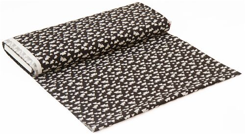 schwarzer Stoff mit weißen Bergen Grafik auf Baumwolle Fabric by