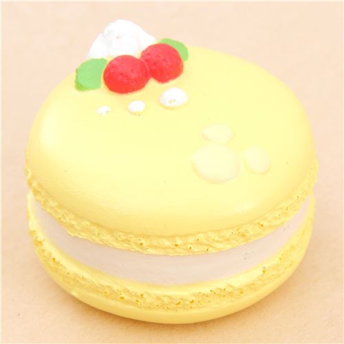 Squishy En Forme De Macaron Jaune Avec Mickey Mouse Modes4u