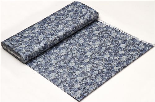 Robert Kaufman fabric with blue flowers from the USA 3