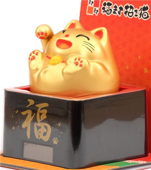 black base gold color lucky cat charm solar powered bobble toy from