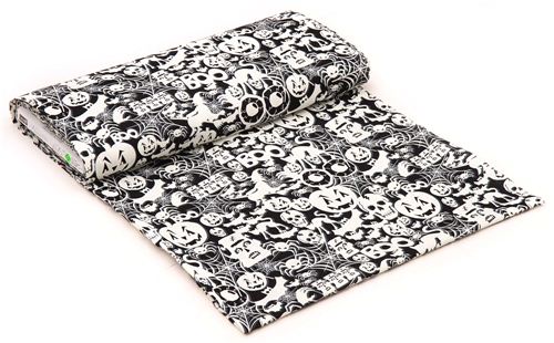 black white glow in the dark tissu d'Halloween Timeless Treasure 5