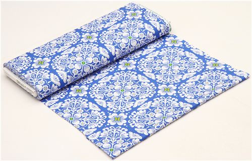 blauer Blumen Stoff mit Blumenornamenten Michael Miller 3