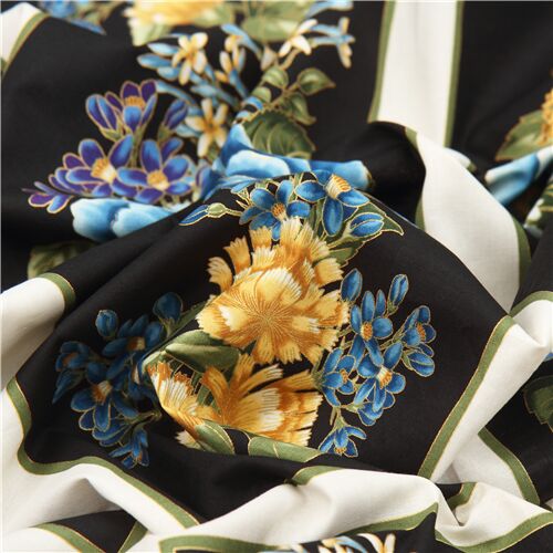 Faulty - Robert Kaufman metallic gold flower panel quilting fabric 5