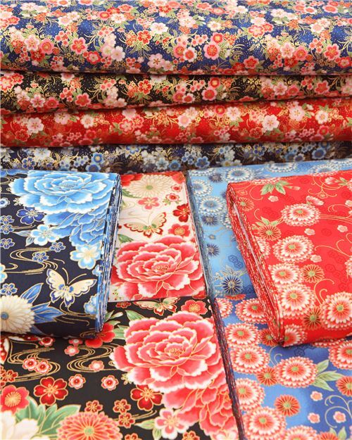 Remnant (45 x 112 cm) - cream fabric by Robert Kaufman with red peonies 7