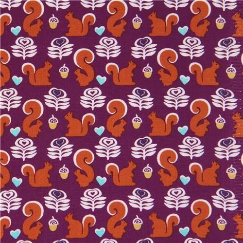 Tissu violet fonc avec des cureuils et des fleurs par Michael Miller Tissu