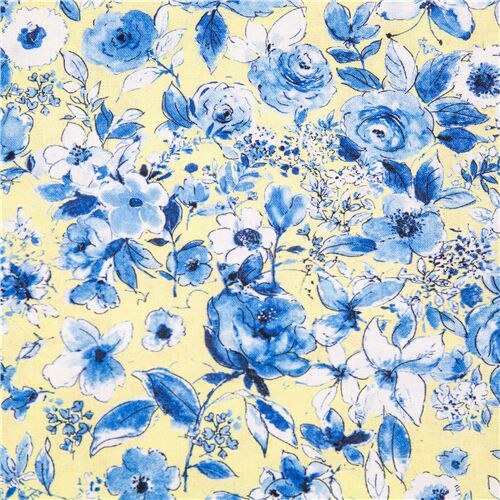 dichtes romantisches blaues Blumenmuster aus den USA auf blassgelbem Baumwollstoff von Michael Mille Stoff
