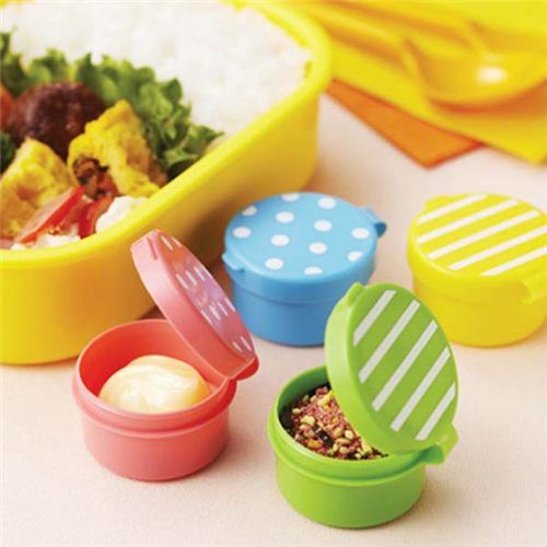 https://kawaii.kawaii.at/img/dot-stripe-mini-sauce-containers-for-Bento-Box-Lunch-Box-183644-3.jpg