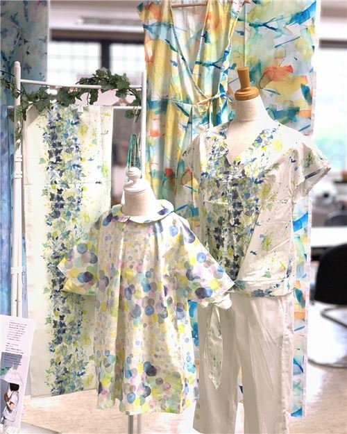 Resto de (50 x 106 cm) - Tela de batista pincelada acuarela arte abstracto de Ayano Ichiyanagi de Ko 5