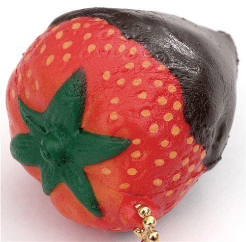 Adorable squishy  en forme de fraise rouge avec un coulis de chocolat 2