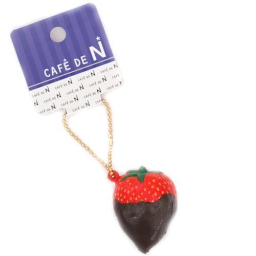 Adorable squishy  en forme de fraise rouge avec un coulis de chocolat 3
