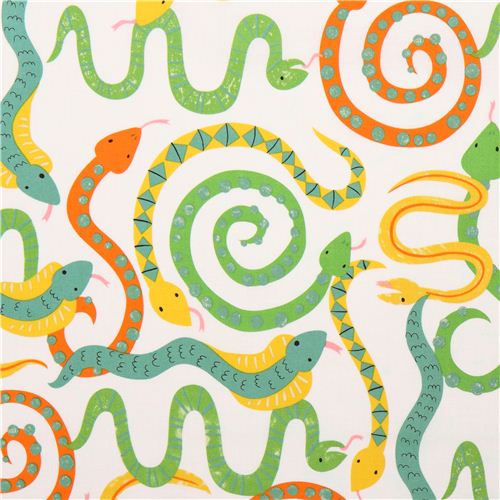 Tissu Hisses And Kisses blanc avec des serpents Tissu
