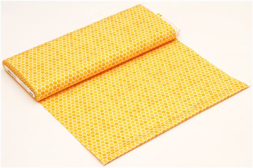 yellow honeycomb animal fabric par Robert Kaufman USA 3